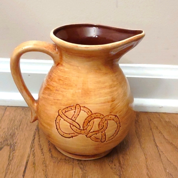 Vintage Pennsbury Pottery Amish Pitcher - Picture 4 of 8